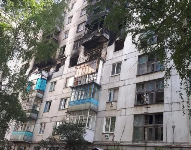 З вертольотів, літаків, комплексів «Точка-У»:  росіяни обстріляли Луганщину (фото)