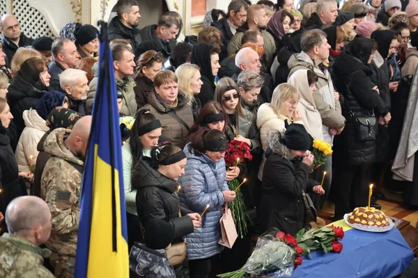 У Луцьку провели в останню дорогу двох Героїв, Євгенія Філяса та Тараса Медведчука (фото)