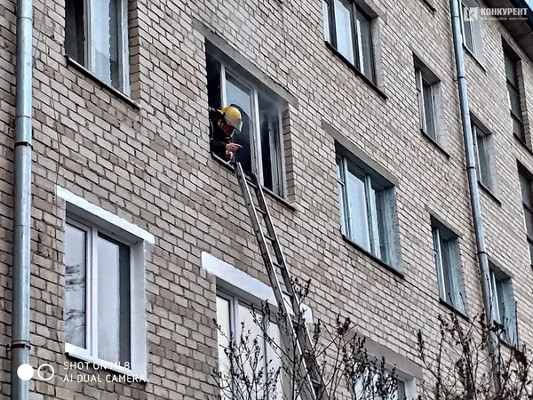 У Луцьку – пожежа в багатоповерхівці: є постраждалі (фото, відео)