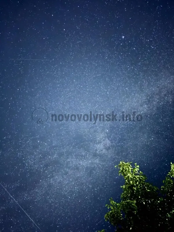 ✨У небі над Волинню зафіксували справжнє космічне шоу (фото)