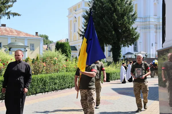 У Луцьку попрощалися із загиблим Героєм Юрієм Васюком (фото)