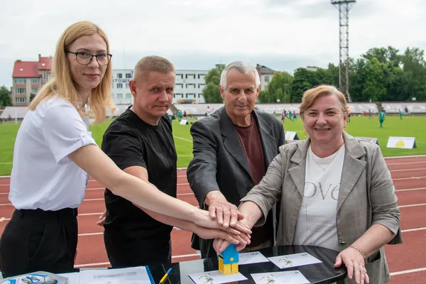 «Україно, вперед!»: у Луцьку погасили нову марку, присвячену збірній України з футболу (фото)