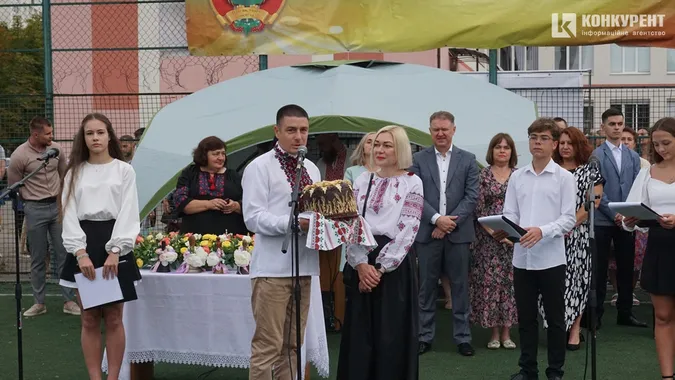 1 вересня у луцькій школі №9: як це було (фоторепортаж)