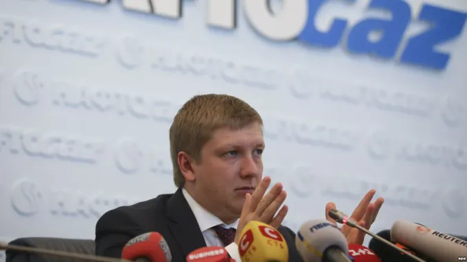 Кабмін продовжив контракт з Коболєвим