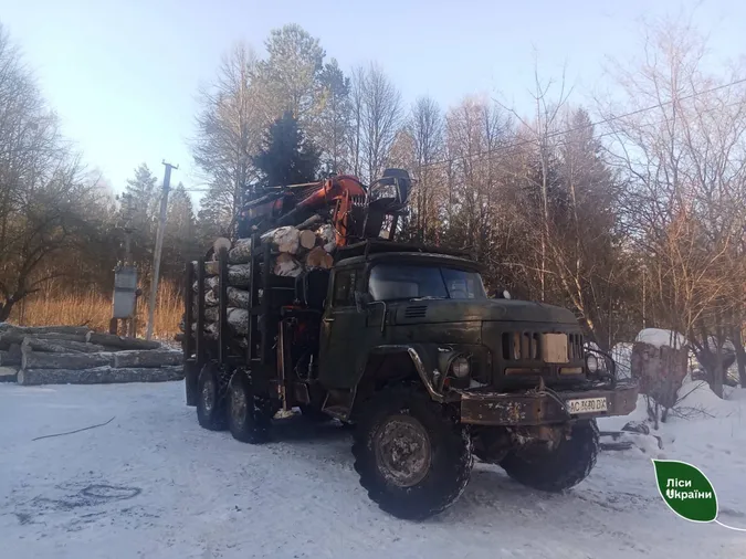 У Луцькому районі зловили ЗІЛ із нелегальною деревиною на 120 тисяч гривень (фото)