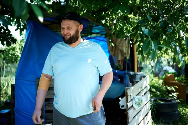 Ветеран з Підгайців, який втратив на війні дружину, вирощує троянди у пам'ять про неї (фото)