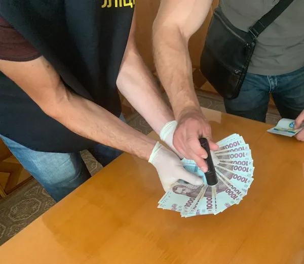 Посадовцям нововолинської шахти, які організували схему з відкатами, оголосили підозру