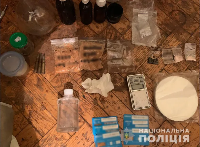 Молодий лучанин зберігав на дачі 10 кг конопель і 700 г психотропу (фото, відео)