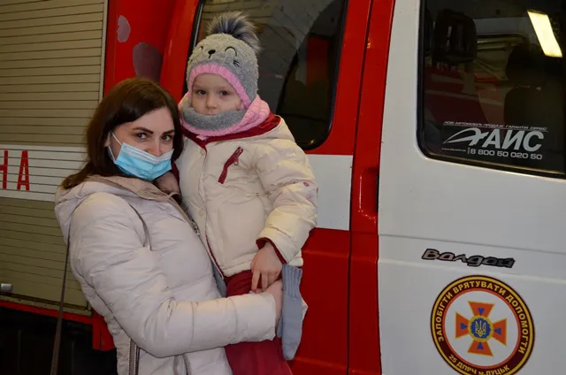 Святий Миколай та рятувальники влаштували малечі святковий квест (фото)