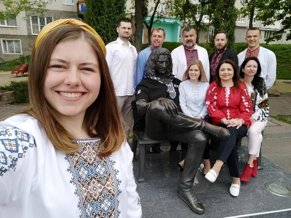 День вишиванки: волиняни діляться яскравими світлинами