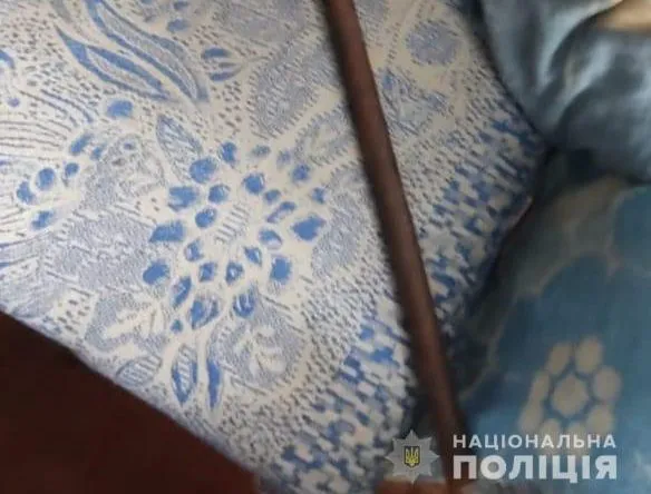 У Нововолинську батько побив дочку металевою трубою