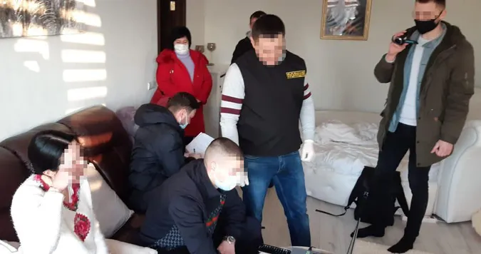 У Львові затримали 27-річну волинянку, яка знімала і розповсюджувала порно