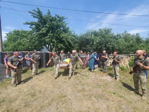 Майже рік вважався зниклим безвісти: на Волині попрощалися з Анатолієм Барабаном (фото)