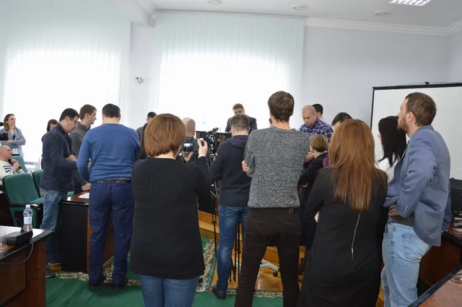 Майже весна: опівночі в Луцькраді музика і поліція