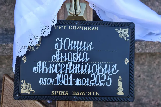 💔У Луцьку провели в останню дорогу Андрія Ющика, який загинув на Донеччині
