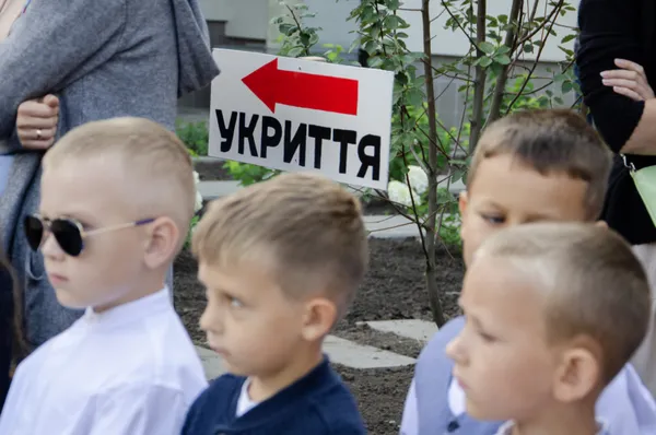 У Нововолинську відбулися урочисті лінійки для першачків і випускників (фото)