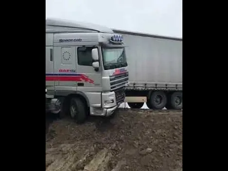 На волинській трасі – автотроща: рух ускладнений (відео)