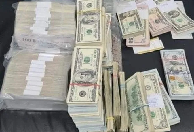 $1,6 млн готівкою та багаж на мільйони: румуни затримали чоловіка і жінку, які тікали з України (фото)