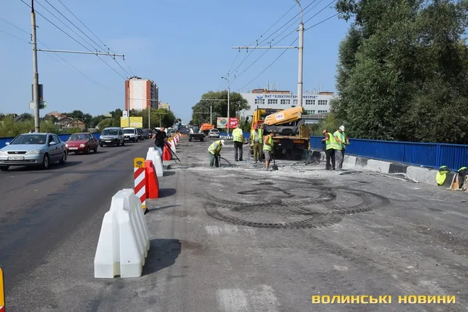 Після уваги ЗМІ гарантію на міст на Ковельській таки продовжили