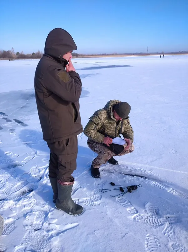 У нацпарку на Волині впіймали рибалку, який ловив щуку під час нересту (фото)