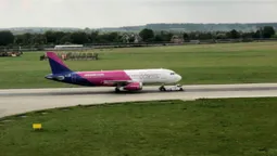 У Львові здійснив аварійну посадку літак авіакомпанії Wizz Air (фото)