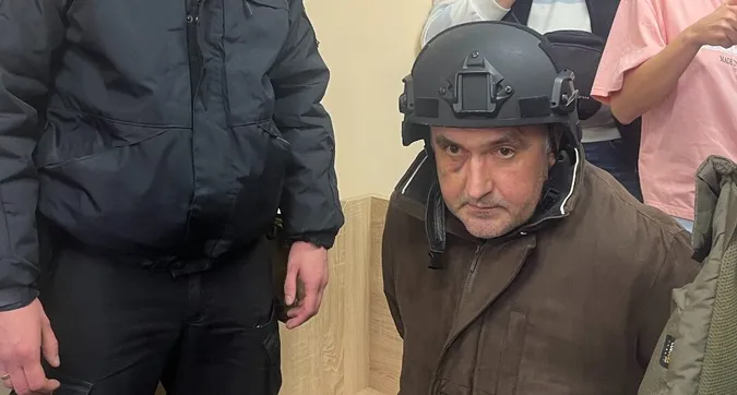 Підозрюваний у вбивстві Дем'яна Ганула, який перебував у СЗЧ, на суд прийшов у шоломі та бронежилеті