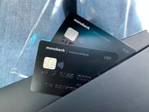 Monobank закриє всі картки в злотих
