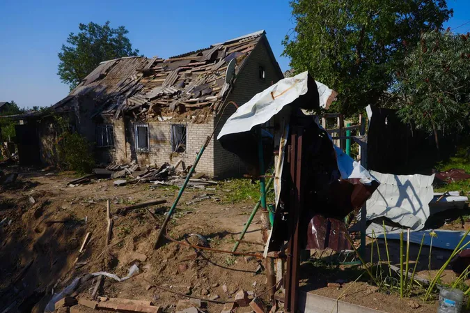 Показали наслідки удару «Іскандером» по Дніпру (фото)