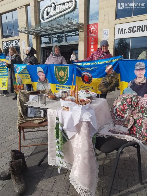 У Луцьку накрили великодній стіл для полонених та безвісти зниклих (фото)
