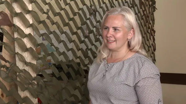 Плетуть і діти, і дорослі: у селі під Луцьком роблять маскувальні сітки для танкістів (фото, відео)
