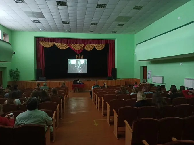 На підтримку ЗСУ: у Підгайцівській громаді влаштовують благодійні кіноперегляди (фото)