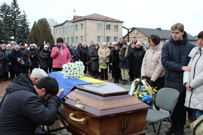 У Рожищі попрощалися із загиблим воїном Павлом Бурцем (фото)