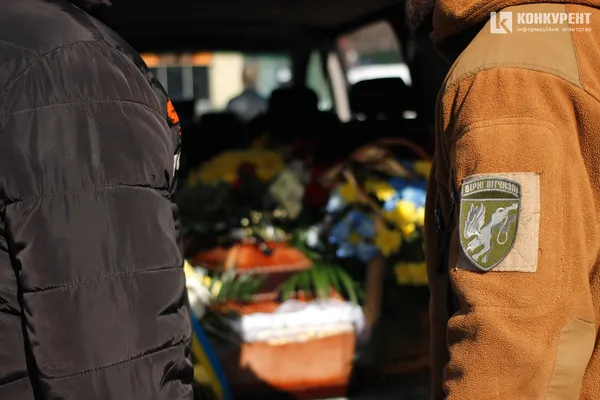 У Луцьку попрощалися із Героями, які загинули внаслідок авіаудару по аеродрому (фото)