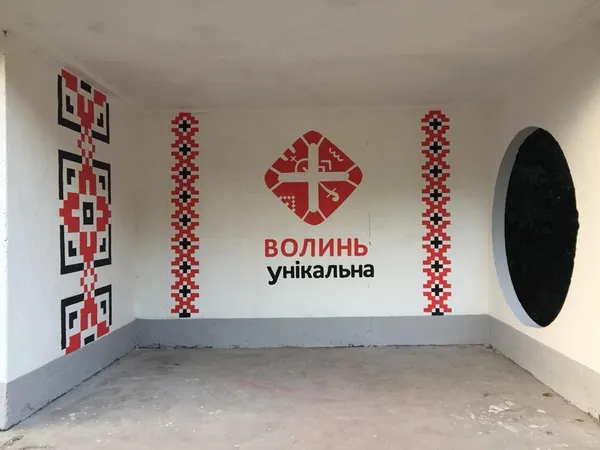 На Волині зупинку «одягнули» у вишиванку (фото) 