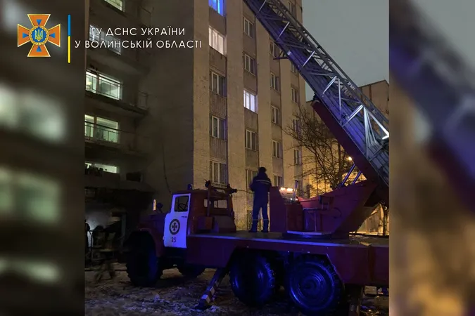 У Луцьку горів гуртожиток ВНУ: евакуювали 76 людей (фото, відео)