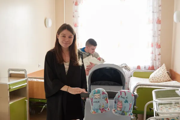 Пологовий будинок подарував першим народженим у новорічну ніч дітям візочки (фото)