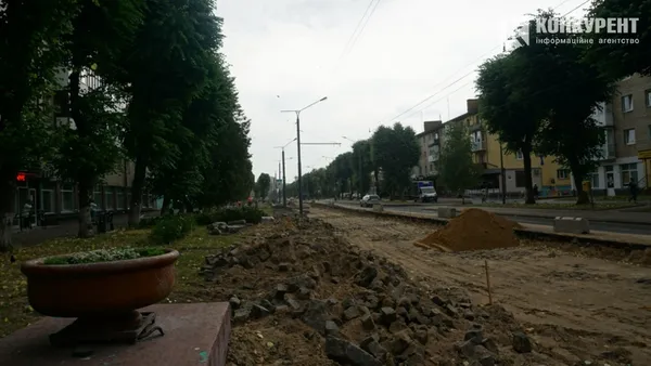 Каналізація, бордюри і поребрики: що зробили на проспекті Волі (фото, відео)