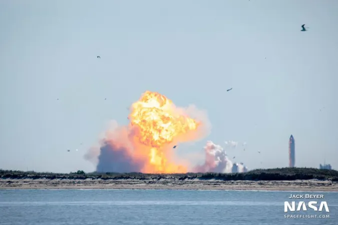 Прототип корабля для міжпланетних подорожей від SpaceX розбився при посадці (відео)