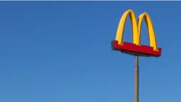 Показали опору, на якій розмістять логотип луцького McDonald's (фото)