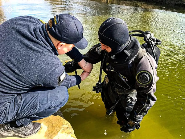 У Луцьку на річці Стир помітили водолазів: що сталося (фото)