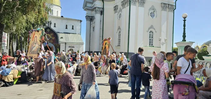 30 тисяч паломників УПЦ «мп» прибули до Почаївської лаври (фото)