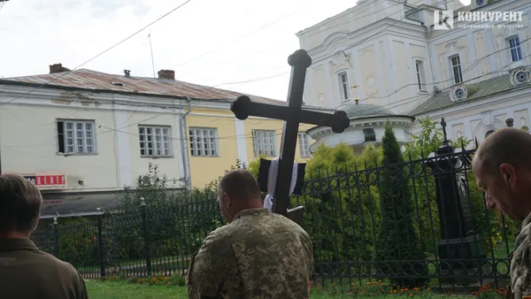Луцьк у траурі: попрощалися із загиблим Героєм Валерієм Федюком (фото)