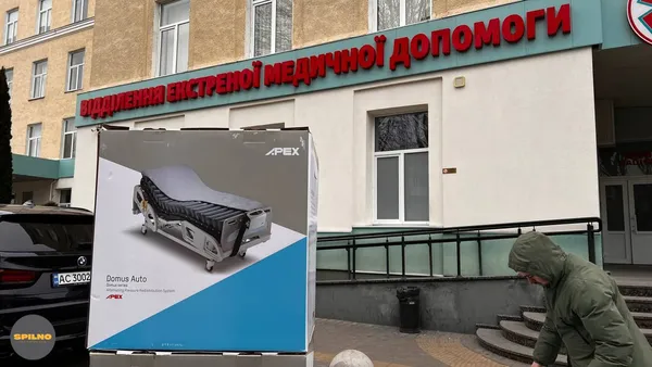 Вартість одного – понад 800 євро: волинській обласній лікарні передали 21 протипролежневий матрац (фото)