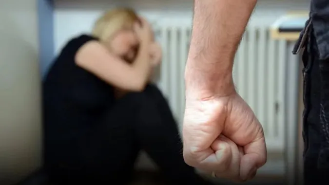 Систематично бив і ображав дружину на очах у двох дітей: як покарали волинянина за домашнє насильство
