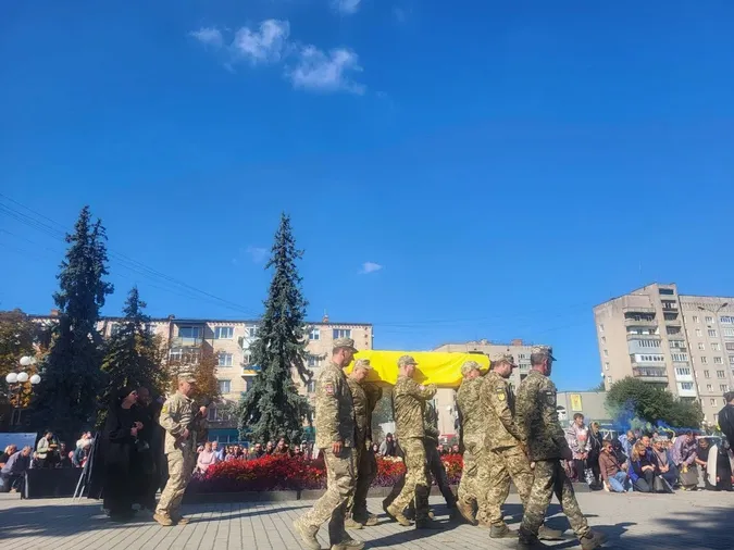 На Волині провели в останню дорогу молодшого сержанта Дмитра Бондарука (фото)