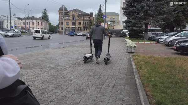 Стало відомо, коли у Луцьку знову з'являться електросамокати (фото)