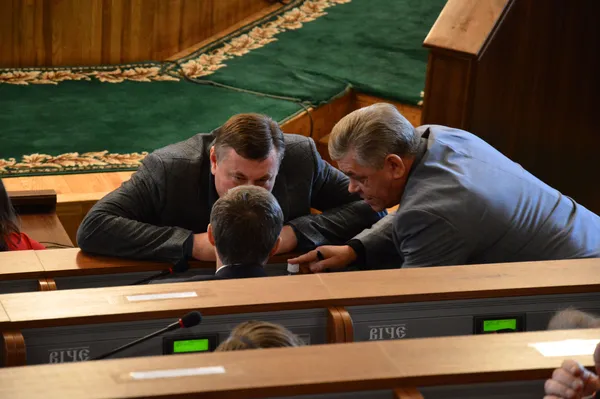 Алкоголь, неповага та ворожнеча під час сесії Волиньради (фото)