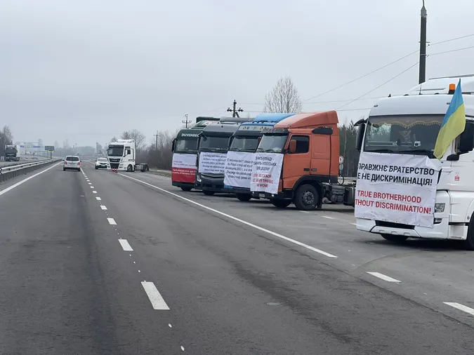 Яка ситуація на «Ягодині»: фури, водії, протест (фото)