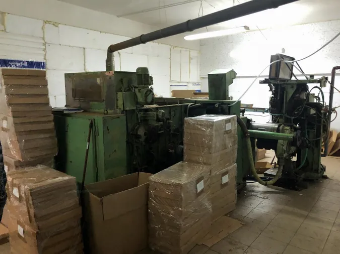 У Польщі за організацію підпільної тютюнової фабрики затримали чотирьох українців (фото, відео)