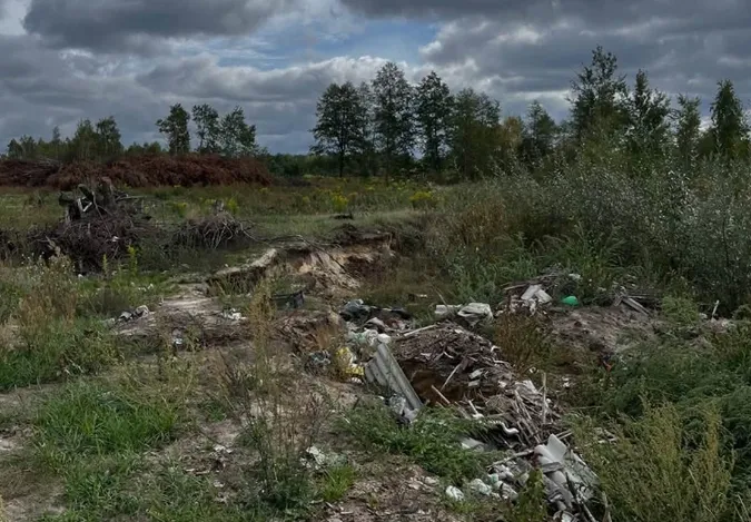 Біля водойми на Ковельщині влаштували сміттєзвалище: хто має його прибрати (фото)
